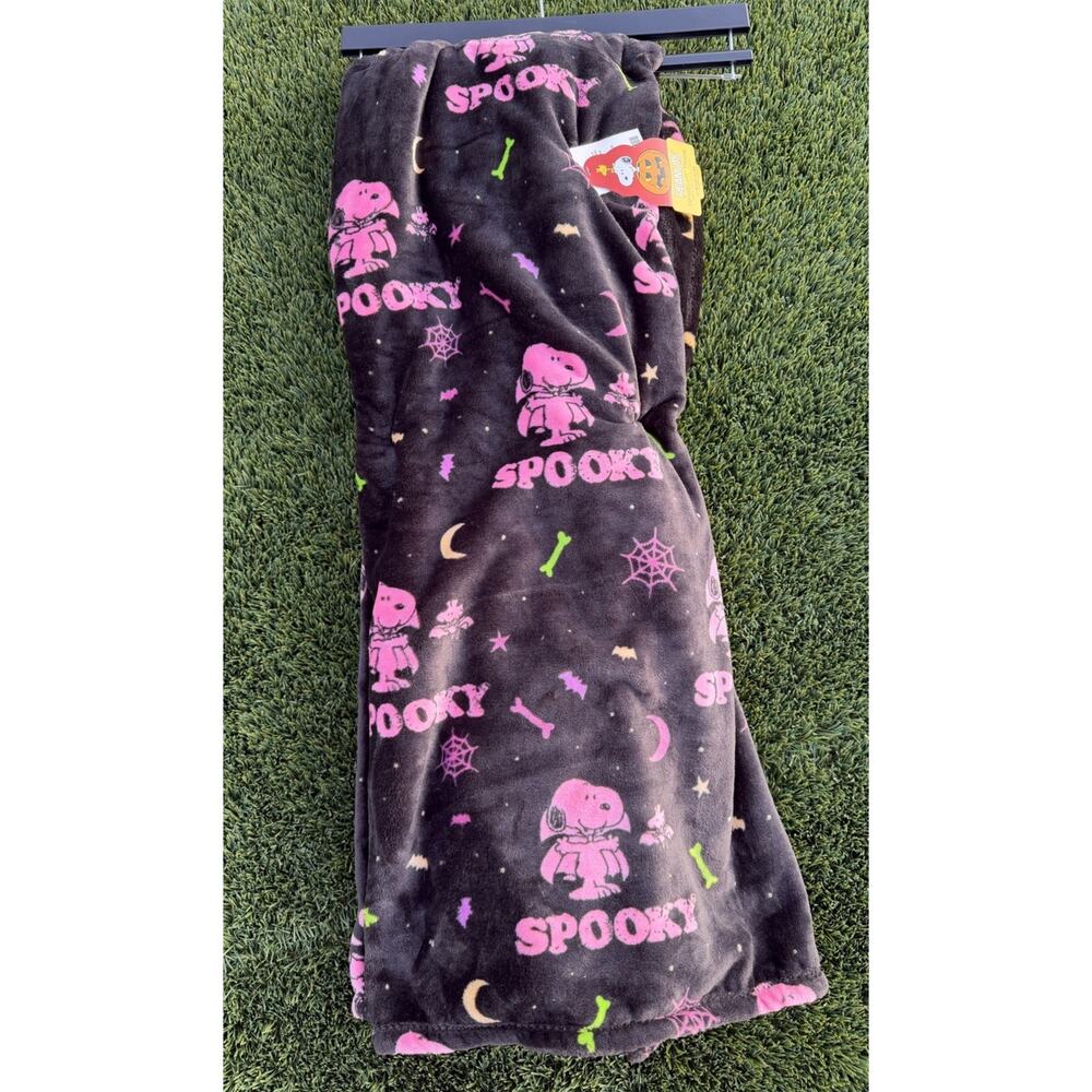 Peanuts Snoopy Woodstock NEON Pink Halloween 50 x 70" Black Blanket Bats Vampire